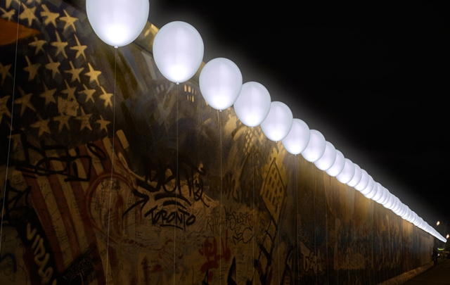 Border Of Light: LED Monument Remembers Fall Of The Berlin Wall